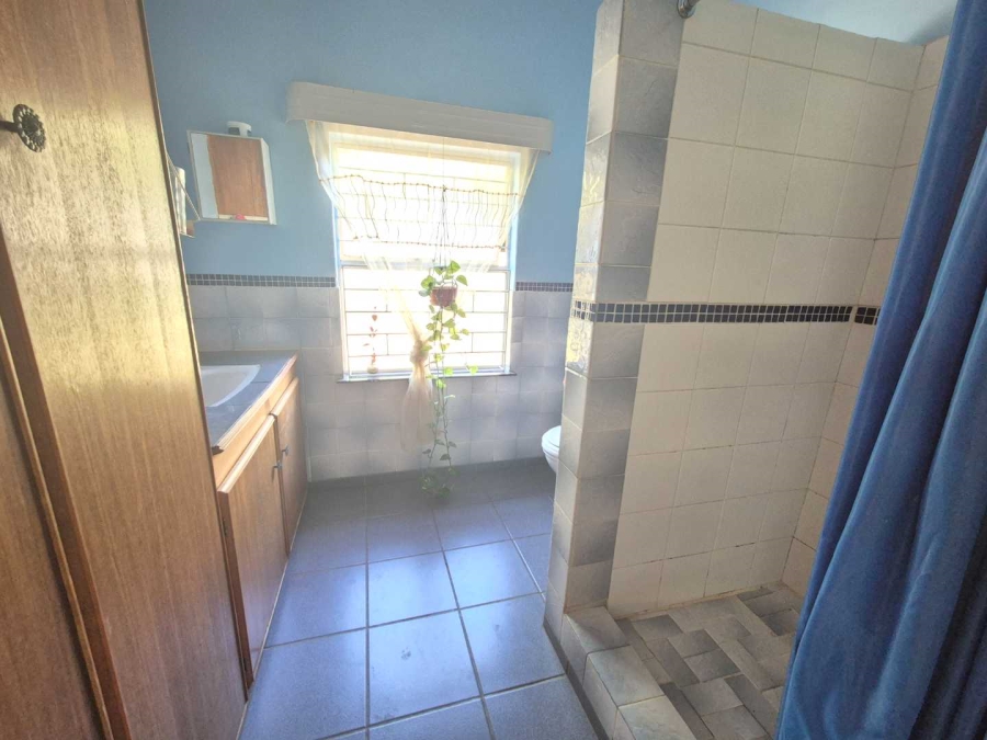 4 Bedroom Property for Sale in Langenhovenpark Free State